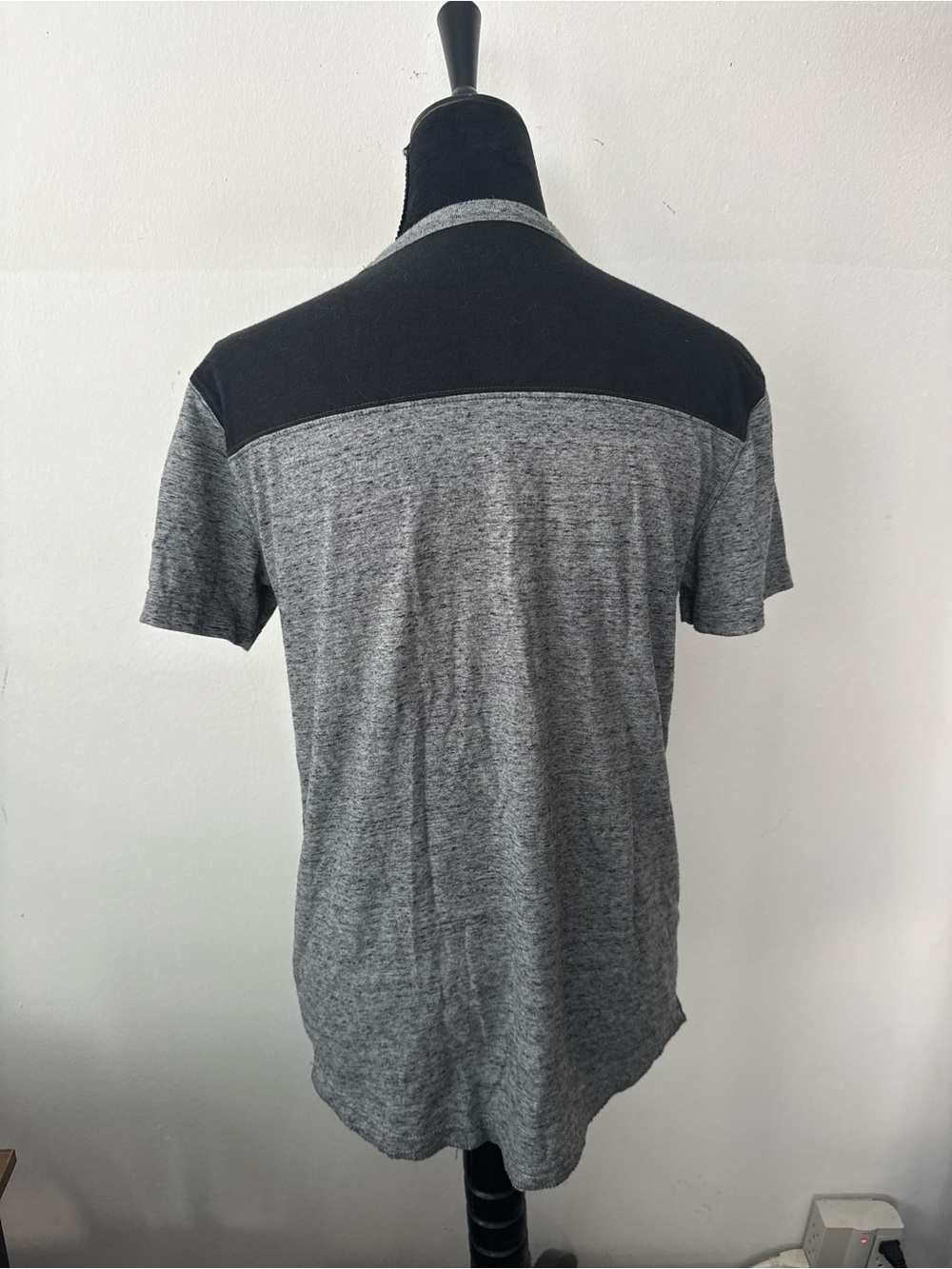 American Eagle Outfitters Gray Heather Short-Sleeve Graphic Tee - Picture 3 of 4